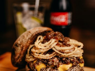 burger-sandwich-and-cola-on-wooden-surface-2983104.jpg burger-sandwich-and-cola-on-wooden-surface-2983104.jpg